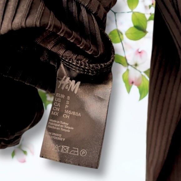 H&M Soft Comfortable Ribbed V-neck Long Sleeve Brown Bodysuit, Small - Picture 9 of 10